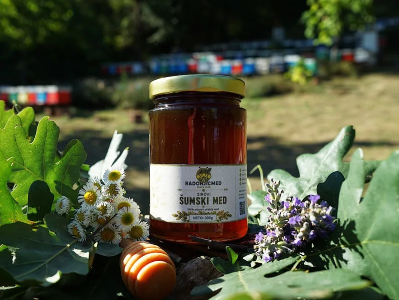Tegla šumskog meda od 300 g na hrastovom lišću